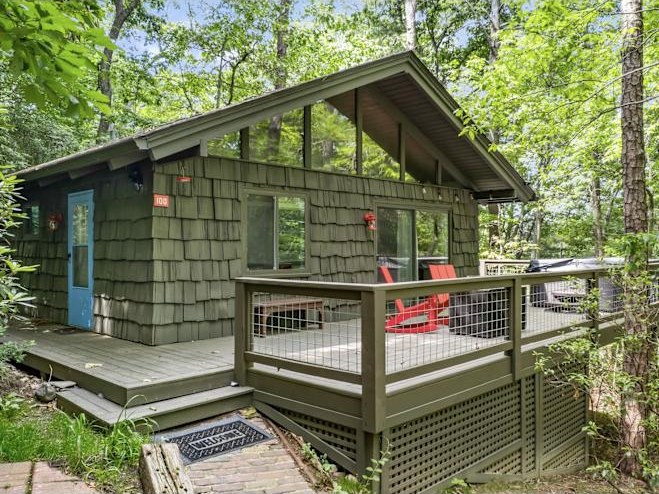 Woodhaven Cabin with wraparound deck in the woods, Asheville NC